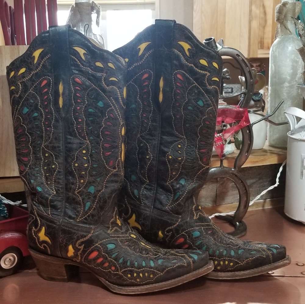 Corral boots
